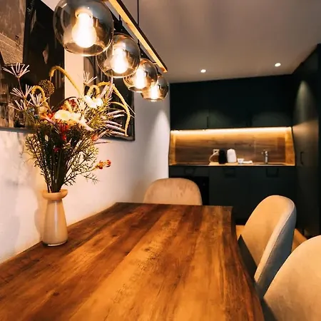 Alpina Four - Charming Prime Location Appartement