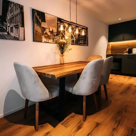 Alpina Four - Charming Prime Location Appartement *