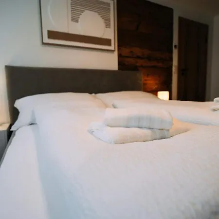 Alpina Four - Charming Prime Location Appartement