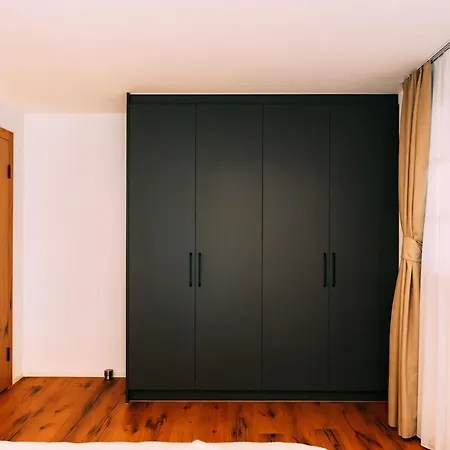 Alpina Four - Charming Prime Location Appartement *