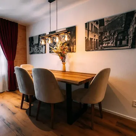 Alpina Four - Charming Prime Location Appartement *