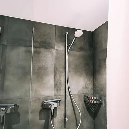 Alpina Four - Charming Prime Location Appartement *
